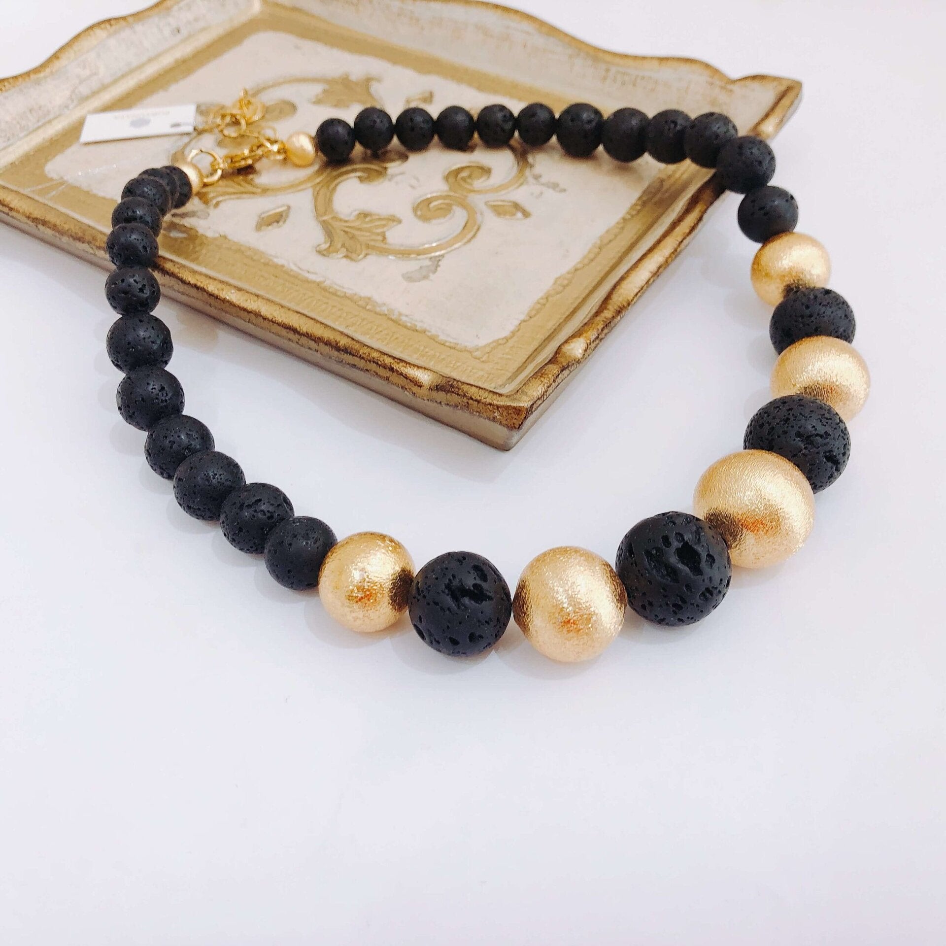Collar de Piedra Volcanica